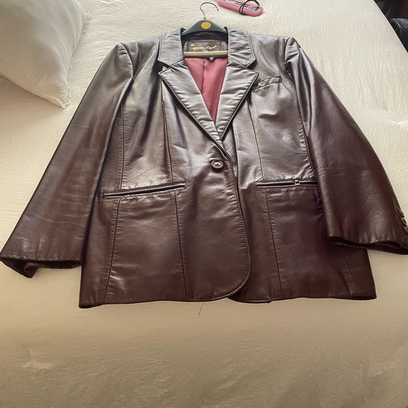 Etienne Aigner burgundy leather jacket size 16. Like new. - Picture 2 of 6